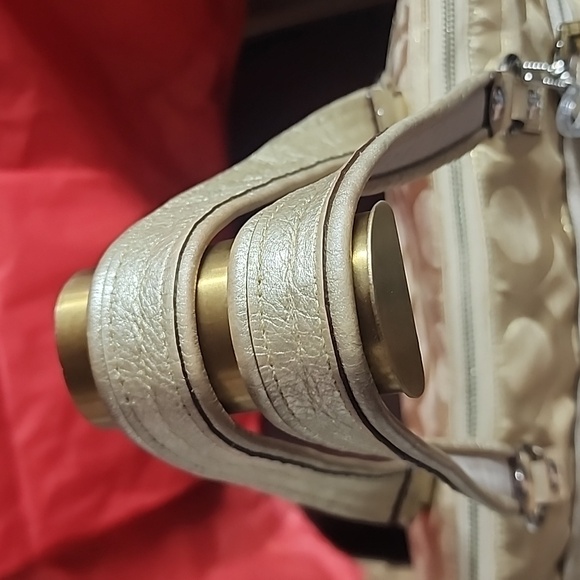 Coach Golden Poppy shoulder bag W/ 3 Original Tags ♡ EUC♡ - Picture 7 of 16